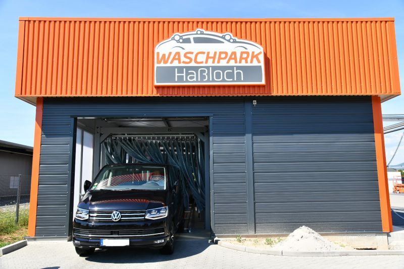 Fahrzeugpflege im Waschpark Haßloch.